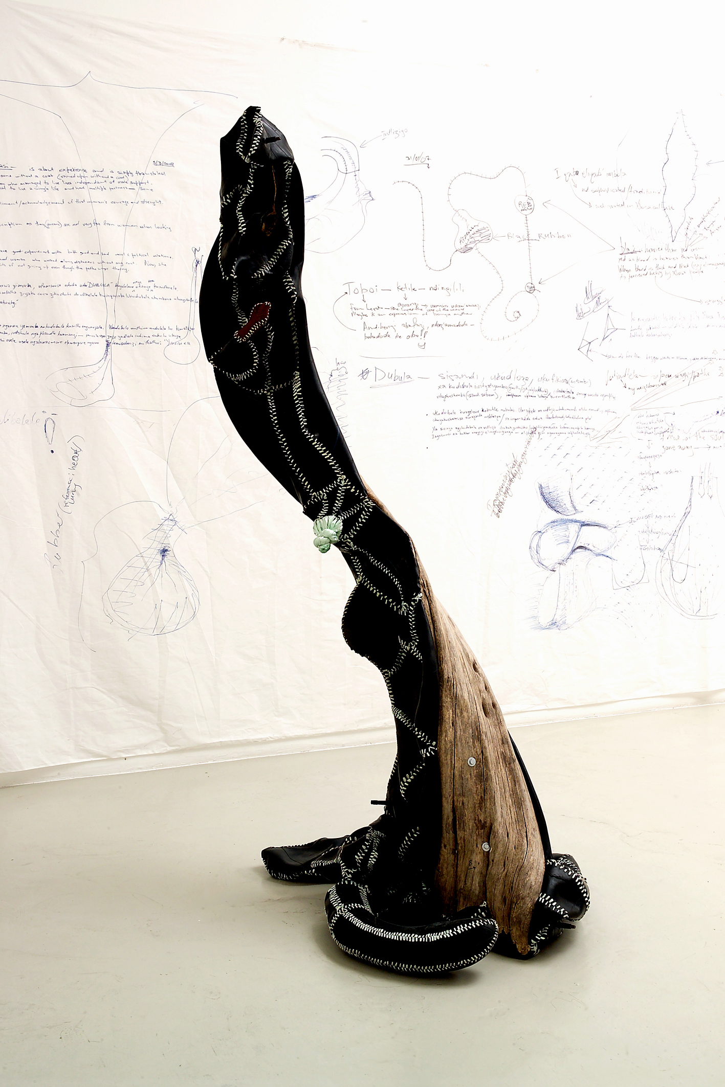Nicholas Hlobo, Umakadenethwa, 2004-2007, legno, nastro e camera d'aria, cm h 190. Collezione Bianca Attolico. Courtesy Extraspazio - Roma